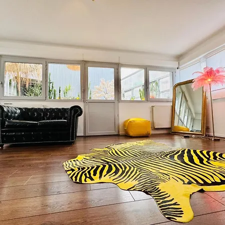 Apartmán Loft Atypique 130 M2 Clim Patio Couvert Et Terrasse Pkg Gratuit Tram A 5mn A Pied Un Acces Direct Au Centre-ville Bordeaux