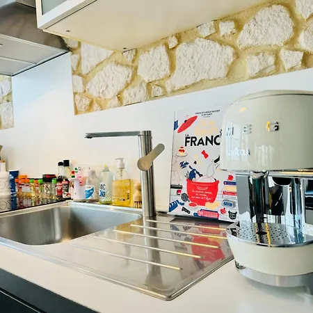 Apartmán Loft Atypique 130 M2 Clim Patio Couvert Et Terrasse Pkg Prive Inclus Gratuit Tram A 5mn A Pied Un Acces Direct Au Centre-ville Bordeaux