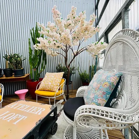 Loft Atypique 130 M2 Clim Patio Couvert Et Terrasse Pkg Prive Inclus Gratuit Tram A 5mn A Pied Un Acces Direct Au Centre-ville Apartmán *