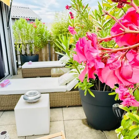 Apartmán Loft Atypique 130 M2 Clim Patio Couvert Et Terrasse Pkg Prive Inclus Gratuit Tram A 5mn A Pied Un Acces Direct Au Centre-ville *
