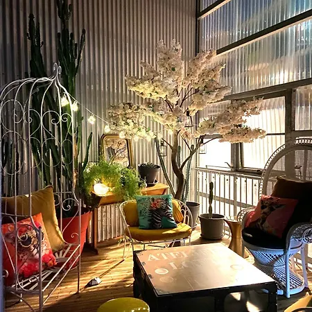 Apartmán Loft Atypique 130 M2 Clim Patio Couvert Et Terrasse Pkg Prive Inclus Gratuit Tram A 5mn A Pied Un Acces Direct Au Centre-ville Bordeaux