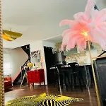 Lägenhet Loft Atypique 130 M2 Clim Patio Couvert Et Terrasse Pkg Gratuit Tram A 5mn A Pied Un Acces Direct Au Centre-ville Bordeaux