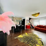 Lägenhet Loft Atypique 130 M2 Clim Patio Couvert Et Terrasse Pkg Gratuit Tram A 5mn A Pied Un Acces Direct Au Centre-ville Bordeaux