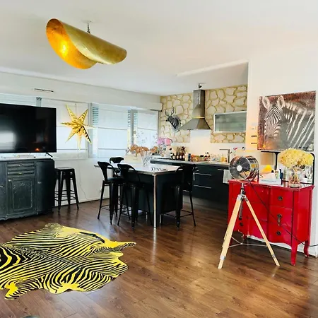 Loft Atypique 130 M2 Clim Patio Couvert Et Terrasse Pkg Tram à 5mn à Pied Un Accès Direct Au Centre-ville * Bordéus